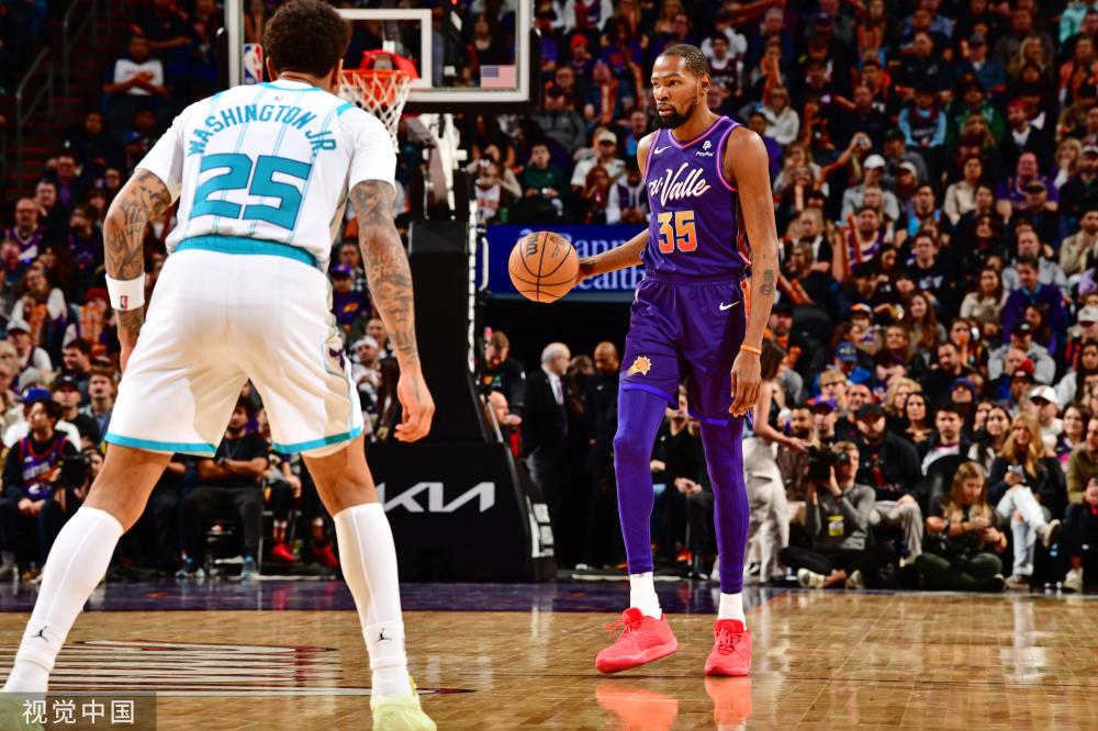 略微拘谨 略微拘谨